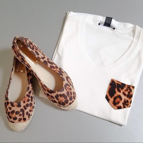 Leopard Print Pocket T-shirt - Picture 3 of 6